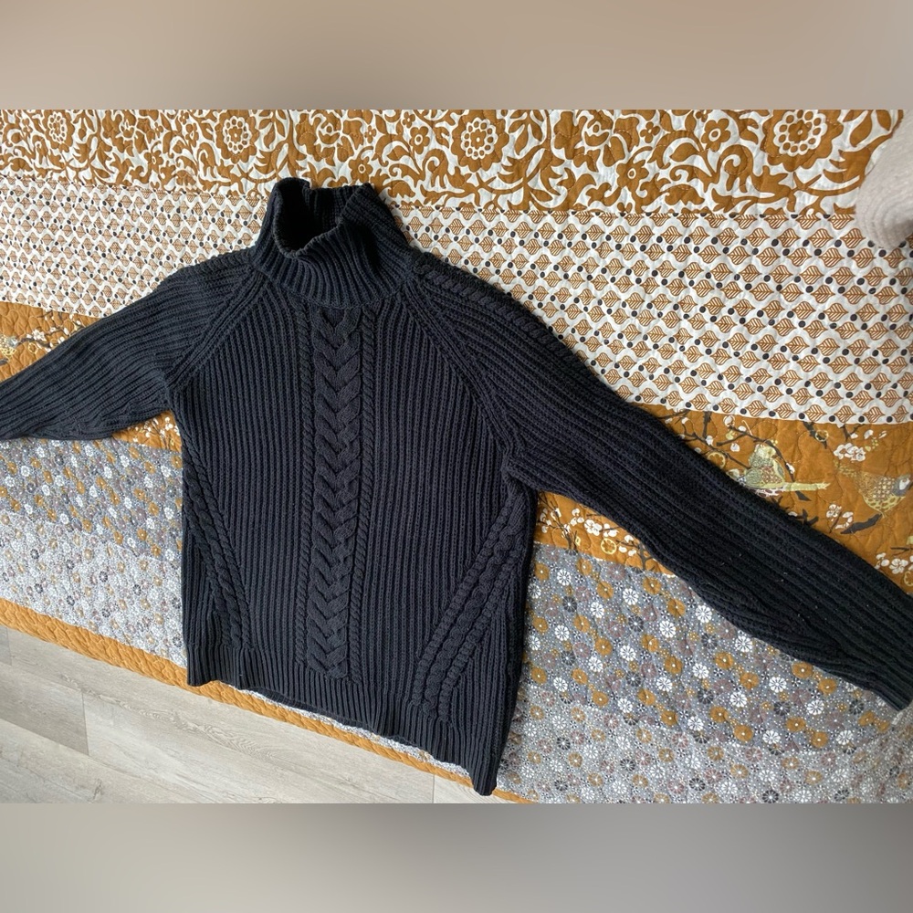 Lululemon black cotton sweater